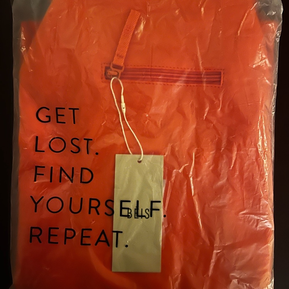 NWT BEIS Medium check in luggage Cover